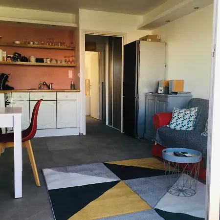 Les Montgolfieres Avec Garage ويميرو