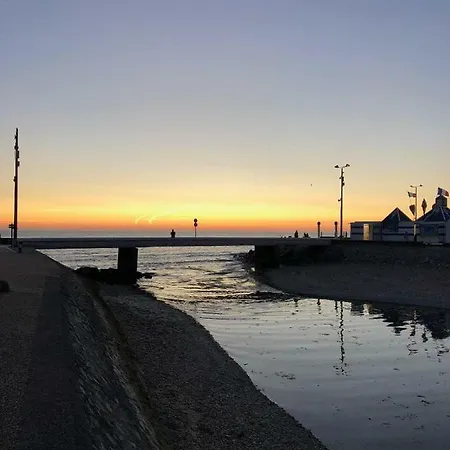 Les Montgolfieres Avec Garage Apartman *